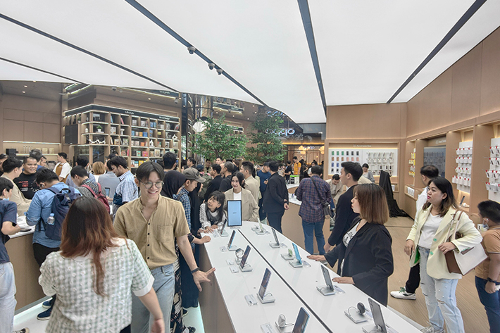 OPPO Experience Store Terbesar Hadir Di AEON Jakarta Garden City