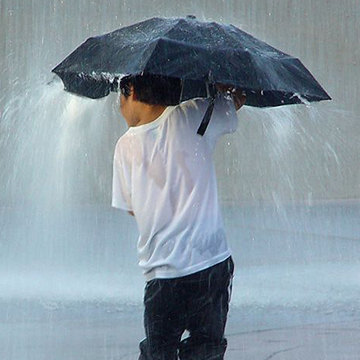 10 Cara Memotret dengan Hasil Foto Terbaik Saat Musim Hujan