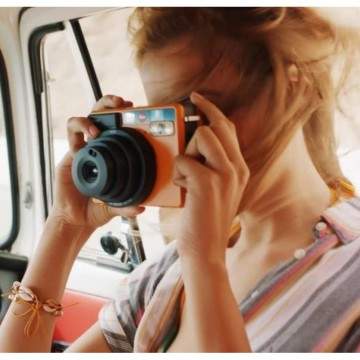 Leica Sofort, Kamera Instan Bisa Langsung Cetak Foto