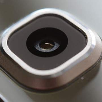 Lensa Samsung Galaxy S7 Tiba-Tiba Pecah Secara Misterius