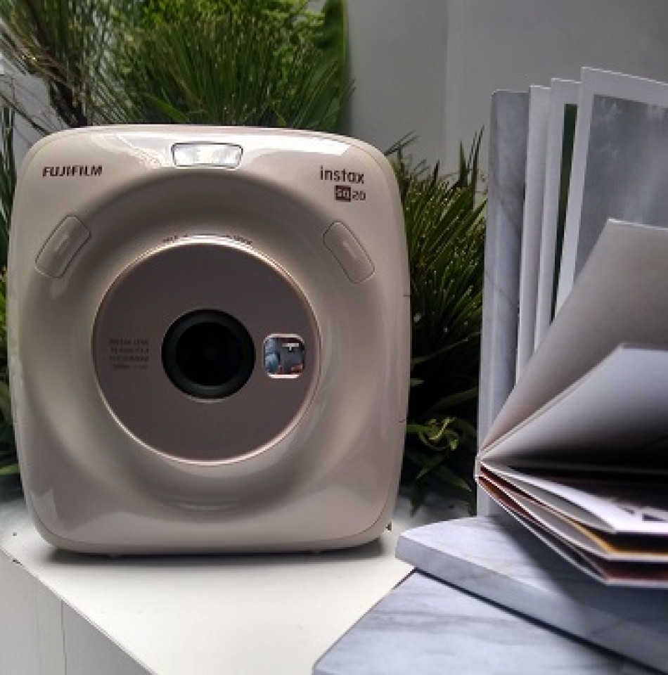 perbedaan instax sq10 dan sq20