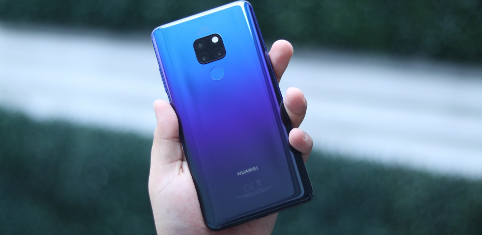 Review Huawei Mate 20, Performa Kencang Kamera Banyak | Pricebook