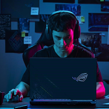 ROG Strix SCAR 17 Special Edition, Laptop Gaming Intel Gen 12 Pertama