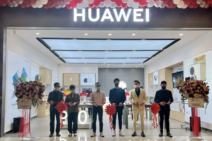Huawei Buka Gerai Huawei Authorized Experience Store Ke-33