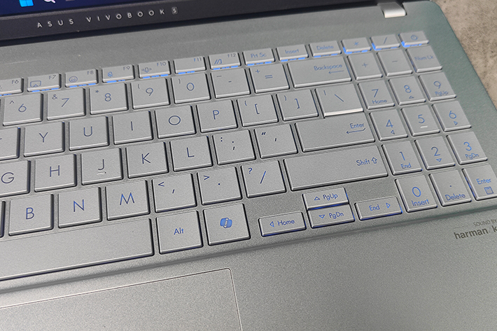 Review Asus Vivobook S 15 (S5507) Copilot+