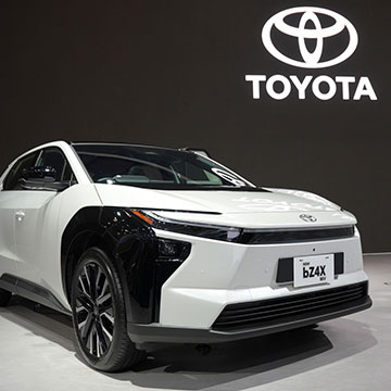 Toyota Resmi Produksi Mobil Listrik bZ4X di Indonesia, Debut Perdana di GIIAS 2025