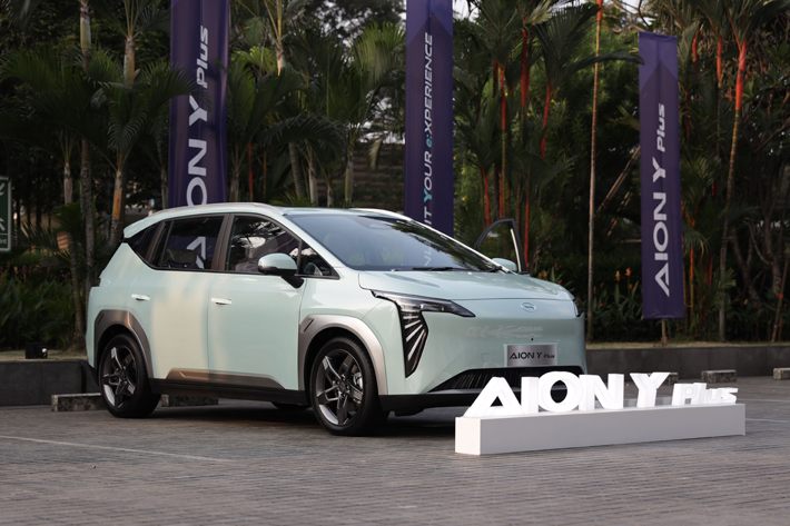 harga mobil listrik aion y plus